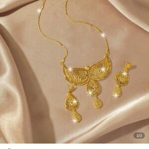 Elegant Necklace and Earring Set